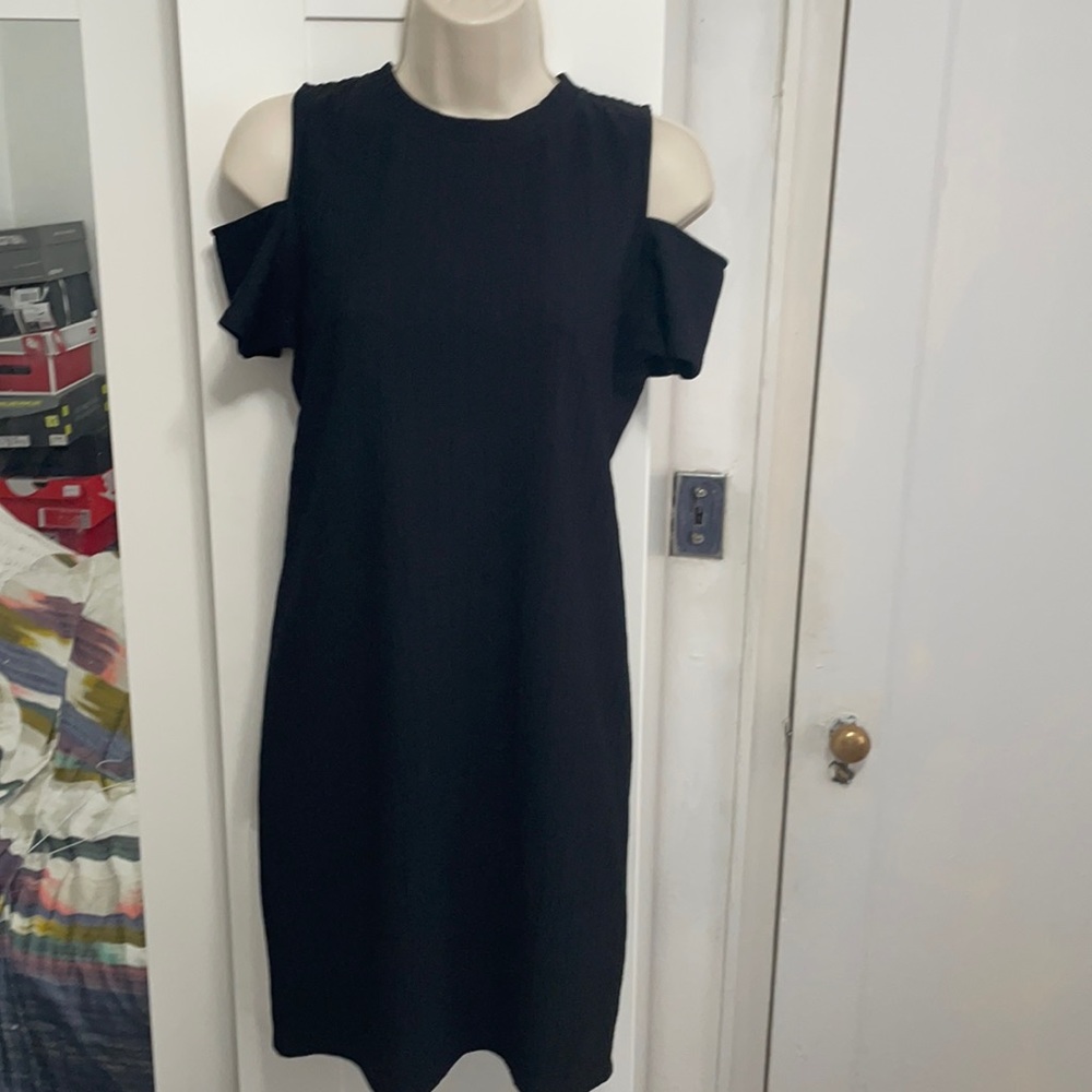 Beautiful off shoulder dress 🌺brand new🌺